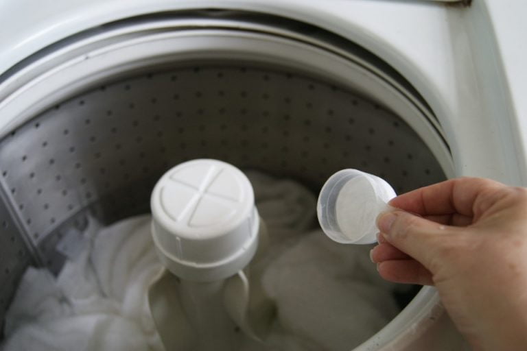 Adding boric acid to the washing machine